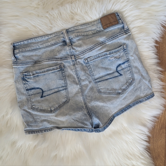 American Eagle Hi Rise Shortie Light Wash Distressed - Picture 2 of 2